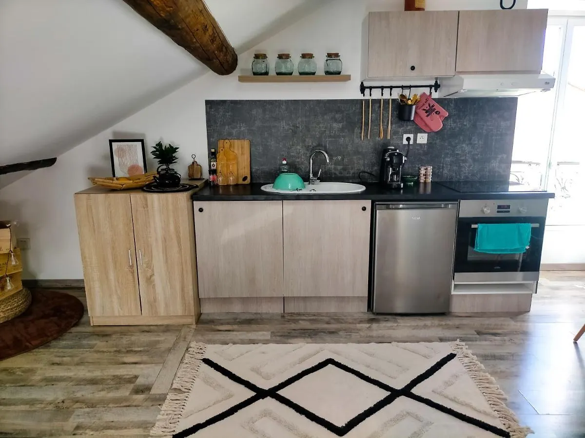 Apartment Ferienwohnung T2 Proche Remparts Avignon