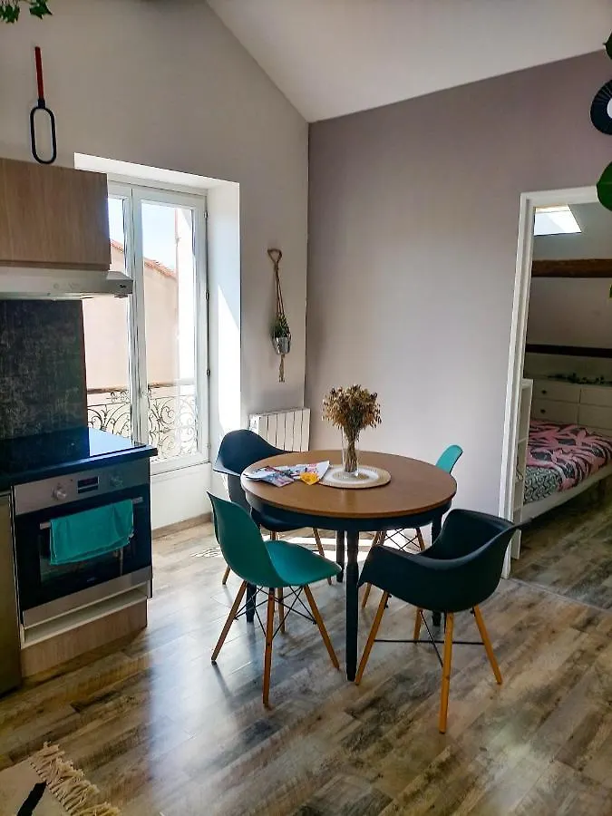 Apartment Ferienwohnung T2 Proche Remparts Avignon